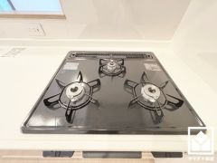 毎日の料理がもっとスムーズに。便利な3口コンロ付きキッチン。