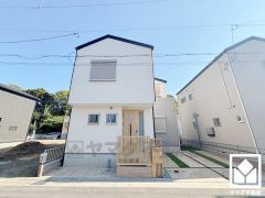 3段階中最も高いレベルの耐震等級3を取得。制震装置（TRCダンパー）も搭載し、災害復興拠点に求められる水準の耐震性を備えた繰り返す地震にも強い住宅で、安心してお住まいいただけます。