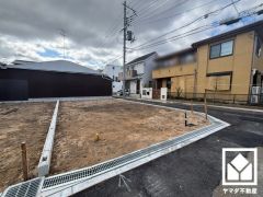 「ローソン西宮鳴尾町二丁目店」まで徒歩3分、「関西スーパー鳴尾店」まで徒歩5分、「キリン堂鳴尾店」まで徒歩6分など、他にもお買い物施設が徒歩圏内に複数あり便利な住環境です。