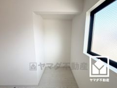 オープンクローゼットはおしゃれな「見せる」収納も可能。扉がないため物の出し入れがしやすく、通気性が良いのもメリットです。