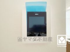 突然の来訪時でも安心なモニター付きインターホンを完備。お留守番中のお子様でも簡単に来訪者の確認ができます。