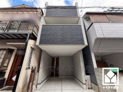 落ち着いた色合いと直線的な美しさが調和したモダンな外観。帰るたびに安心感を感じられる佇まい。