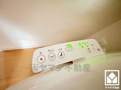 温水洗浄便座付きのトイレが1階と2階にあるので、朝の忙しい時間にも混雑せず快適です。