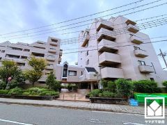 キッチンは空間を有効活用できる壁付けタイプ。