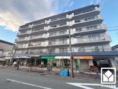 「ローソン西宮南甲子園店」まで徒歩5分、「ツルハドラッグ南甲子園店」まで徒歩6分、「ミニコープ南甲子園」まで徒歩11分など、他にもお買い物施設が徒歩圏内に複数あり便利な住環境です。