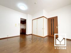 広々11.8帖のLDが魅力。家族全員がリラックスできる、ゆったりとした快適リビングで温かい団らんの時間を。