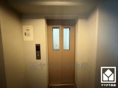 スムーズな移動を叶えるエレベーター。忙しい朝も快適に、ストレスフリーな暮らしをサポート。