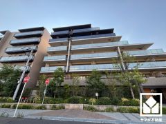 広々15.3帖のLDKが魅力。家族全員がリラックスできる、ゆったりとした快適リビングで温かい団らんの時間を。