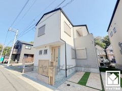 白を基調とした清潔感のある色合いと、品のあるデザイン。帰るたびに安心感を感じられる佇まい。