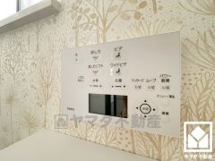 温水洗浄便座付きで、季節を問わずいつでも温かい便座をお使いいただけます。