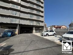 阪急電鉄伊丹線・神戸線「塚口」駅まで徒歩約11分、JR福知山線「塚口」駅まで徒歩約19分、JR東海道本線「立花」駅まで徒歩約27分の立地。