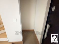 シューズクローゼットも完備しています。ベビーカーやアウトドア用品まですっきり収まり、いつでも整った空間に。