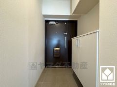 玄関にはシューズボックスを完備。家族の靴もしっかり収納できるので、玄関がいつも片付き、気持ちよくお客様を迎えられます。