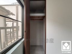 新たに家具を買わなくても良いので、ハンガーパイプ付きのクローゼットは嬉しいですね。