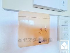 リビングには床暖房がついているので、寒い冬でも足元ポカポカです。ホコリを巻き上げないのでお子様のいるご家庭にもおすすめです。
