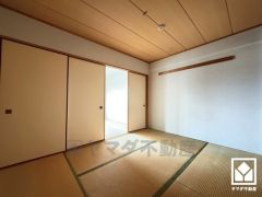 子どもの遊び場、お昼寝スペース、時には書斎にも。和室があると、暮らしの幅がぐんと広がる。
