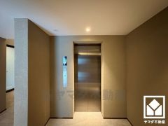 スムーズな移動を叶えるエレベーター。忙しい朝も快適に、ストレスフリーな暮らしをサポート。