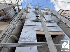 東側には緑豊かな武庫川が流れています。武庫川沿いにはサイクリングロードや遊歩道も整備されており、美しい自然を感じながらお散歩やサイクリング、ジョギングなどの運動も楽しめる住環境です。