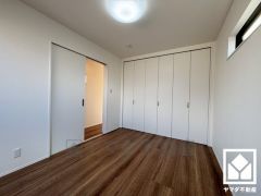 約6帖の3階北側洋室です。全居室に収納がございますので、お部屋の広さを最大限に活用できます。