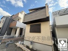 収納力豊富なウォークインクローゼット付き。お洋服はもちろん、スーツケースなどの大物もしっかり収納できます。