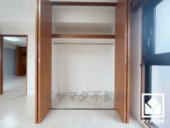 新たに家具を買わなくても良いので、ハンガーパイプ付きのクローゼットは嬉しいですね。