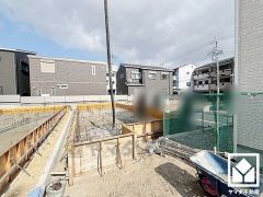 キッチンには床下収納がございます。災害時の非常食や食料品のストックなども保存できます。