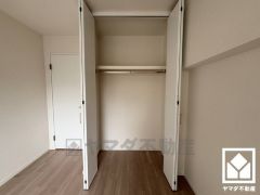 新たに家具を買わなくても良いので、ハンガーパイプ付きのクローゼットは嬉しいですね。