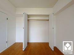 新たに家具を買わなくても良いので、ハンガーパイプ付きのクローゼットは嬉しいですね。