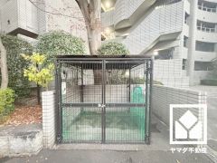 清潔なゴミ出し場で気持ち良くお使い頂けます。