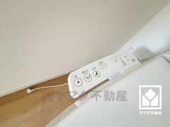 温水洗浄便座付きで、季節を問わずいつでも温かい便座をお使いいただけます。