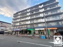 室内洗濯機置場がございますので、天候に左右されず洗濯していただけます。