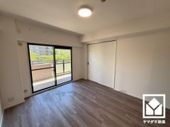 シンプルで美しいデザインのリビングが、毎日の生活に彩りを添える