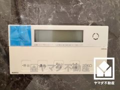 ボタン1つで自動でお湯張りができるオートバス機能付き。追い炊き機能もございますので、いつでも温かいお風呂に入ることができます。