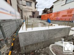 阪神電鉄武庫川線「武庫川」駅まで徒歩約22分、JR「甲子園口」駅まで徒歩約22分、阪神電鉄本線「尼崎センタープール前」駅まで徒歩約28分の立地。