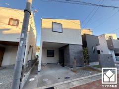 2021年9月建築の築浅戸建。室内大変丁寧にお使いです。