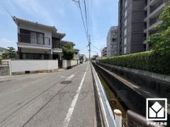 JR東海道本線「甲子園口」駅まで徒歩約12分、3沿線利用可能な立地。「KOHYO甲子園」まで徒歩5分など、毎日の通勤・通学だけでなく、日常のお買い物や、休日のお出かけまで利便性に優れています。