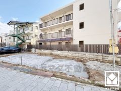 駐車スペース確保。玄関のそばで荷物の上げ下ろしができるので便利です。