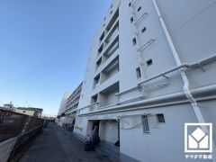 「セブンイレブン尼崎額田町店」まで徒歩8分、「コストコホールセール尼崎倉庫店」まで徒歩10分、ショッピングモール「sononそのだ」まで徒歩11分など、お買い物施設が徒歩圏内に複数あり便利な住環境です