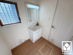 小さなお子様のお風呂上りもこのスペースがあればゆったりとして頂けます。