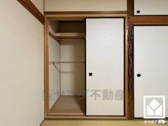 新たに家具を買わなくても良いので、ハンガーパイプ付きの押入は嬉しいですね。