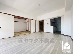 シンプルで美しいデザインのリビングが、毎日の生活に彩りを添える。