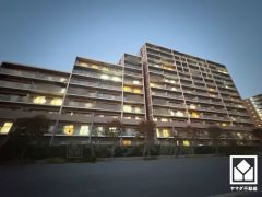 電気式床暖房付きで、寒い冬でも足元ポカポカ。ホコリを巻き上げないのでお子様のいるご家庭にもおすすめです。