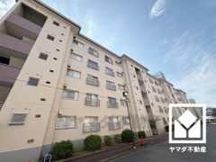 「ウエルシア西宮上甲子園店」まで徒歩2分、「KOHYO甲子園」まで徒歩5分など、お買い物施設が徒歩5分圏内に複数あり便利な住環境です。