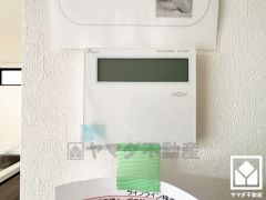 リビングダイニングに床暖房2か所付きで、寒い冬でも足元ポカポカ。ホコリを巻き上げないのでお子様のいるご家庭にもおすすめです。エアコンの風が苦手な方や、アレルギー体質の方も快適にお住まいいただけます。