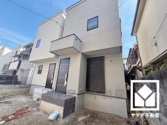 浴室には小窓が付いているので、こもりがちな湿気もすぐ取り除くことができます。