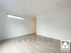 約8.1帖の2階洋室です。ウォークインクローゼット付きのお部屋で整理整頓しやすいです。