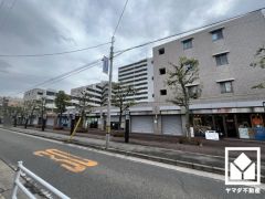 「セブンイレブン西宮南昭和町店」まで徒歩1分、「マツモトキヨシ西宮南昭和町店」まで徒歩5分、「ライフ西宮北口店」まで徒歩10分など、他にもお買い物施設が徒歩圏内に複数あり便利な住環境です。