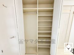 廊下にも収納があり、住空間を広々お使いいただけます。