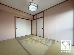 子どもの遊び場、お昼寝スペース、時には書斎にも。和室があると、暮らしの幅がぐんと広がる。