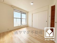 全居室8帖以上のゆとりある居住空間?で、広々お使いいただけます。全居室に大きな収納が複数ございますので、お部屋の広さを最大限に活用できます。